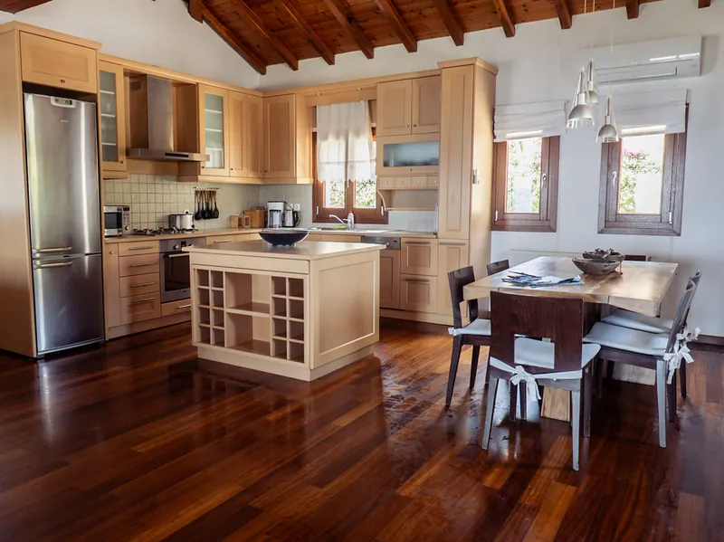 The fully equipped kitchen